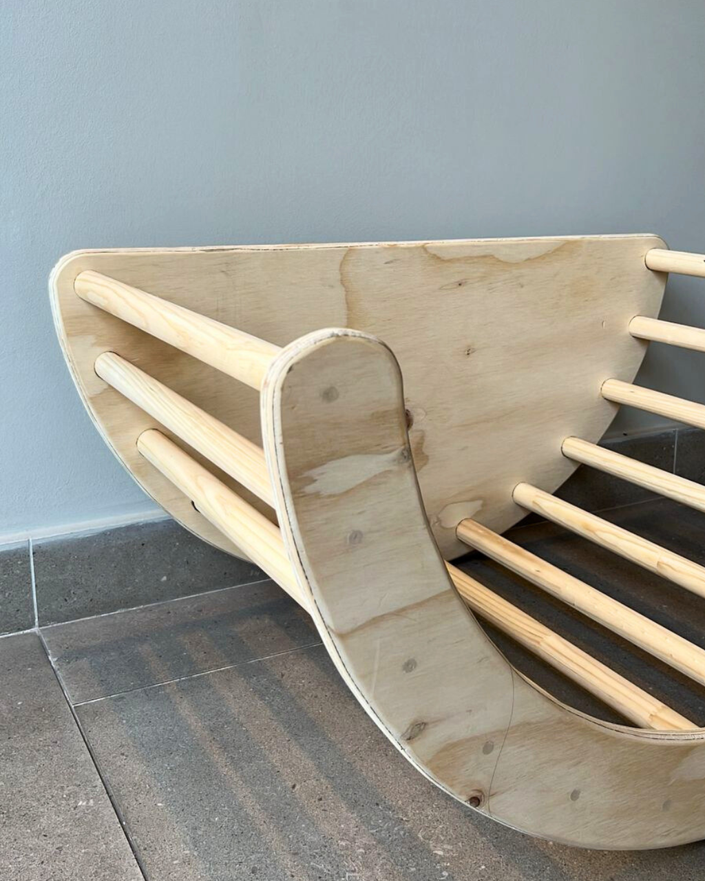 🌙 Balancín L - Pikler Montessori – Movimiento, equilibrio y juego libre