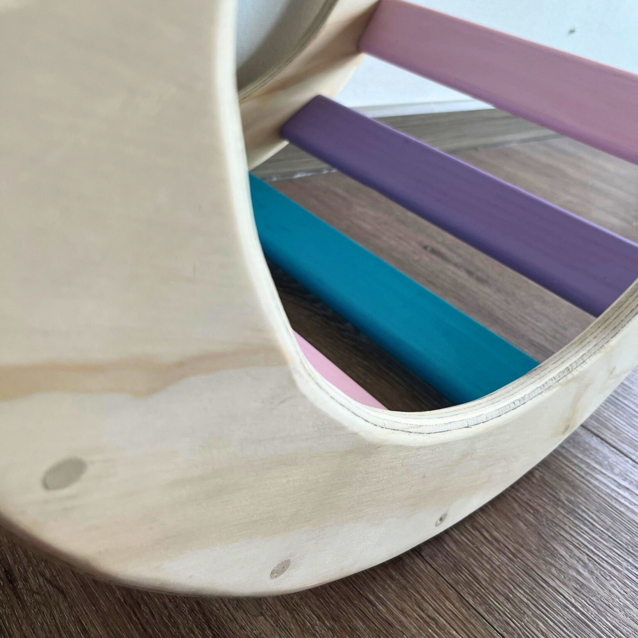 🌙 Balancín S Pikler Montessori – Movimiento libre en formato compacto