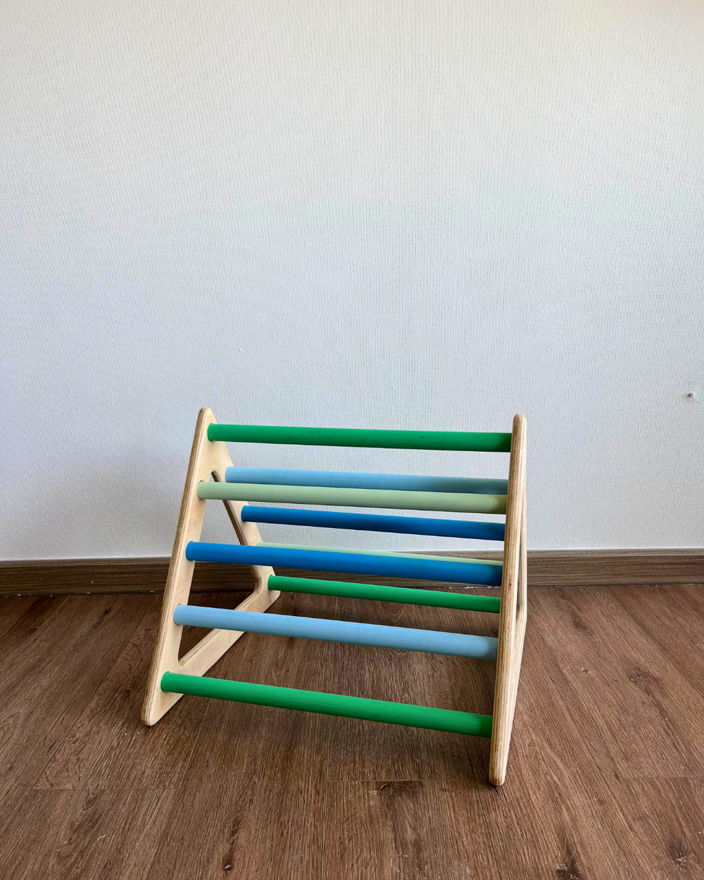 Triángulo Pikler Montessori – Escalador de madera