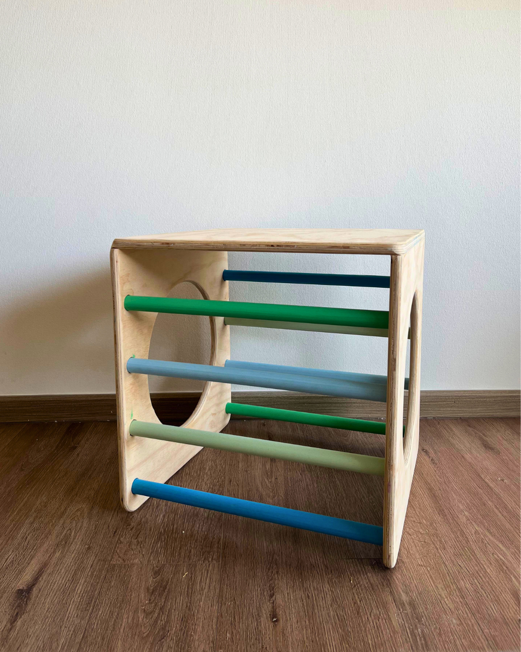 🧩 Cubo Pikler Montessori – Exploración, equilibrio y juego libre