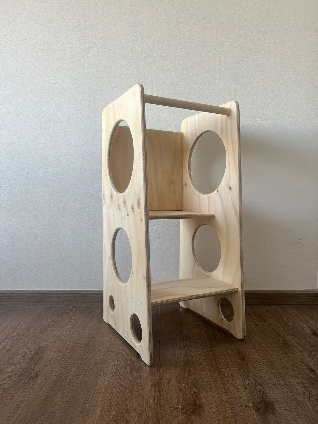 🪜 Torre de Aprendizaje Montessori – Participar, explorar y crecer con autonomía
