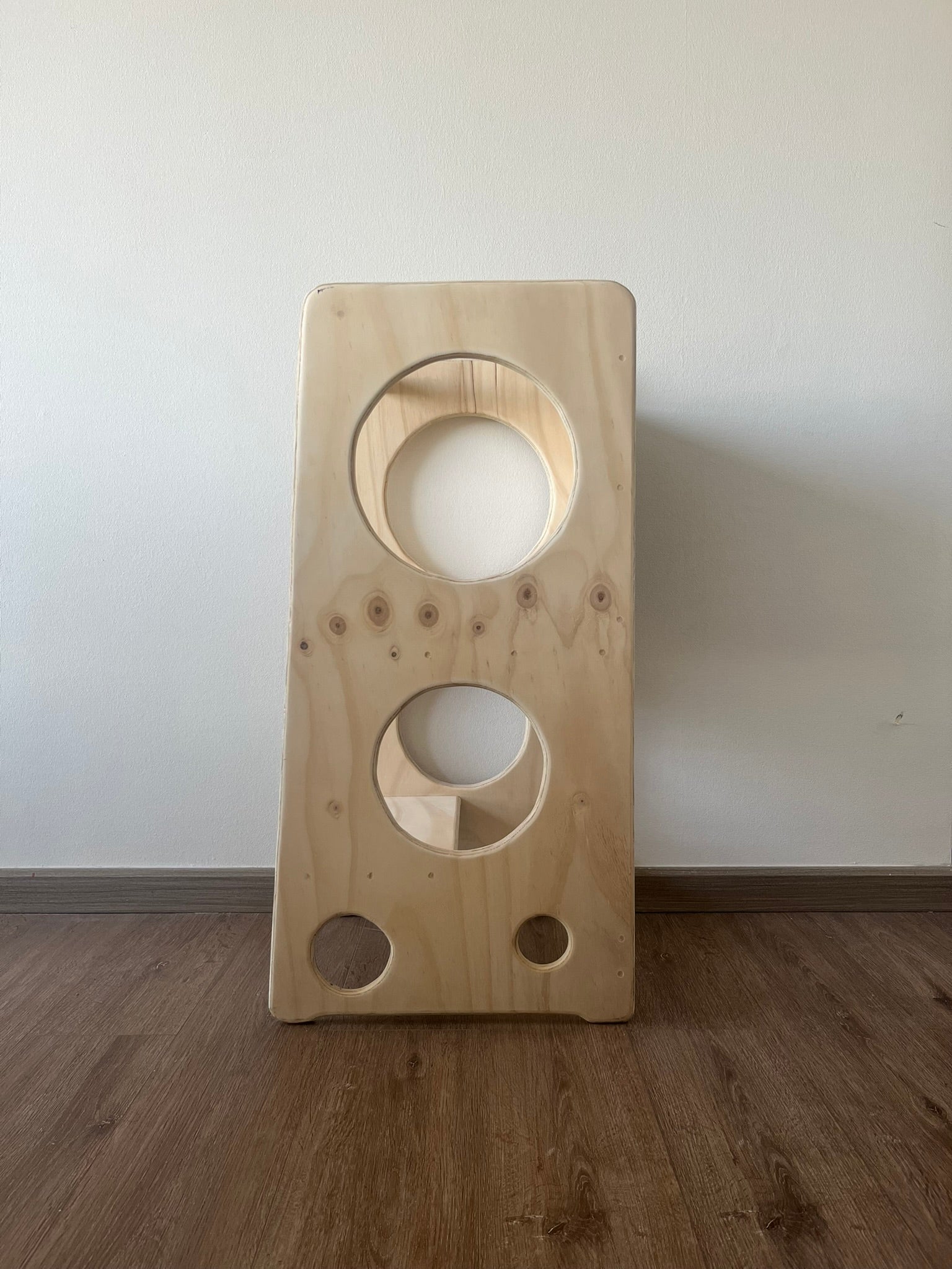 🪜 Torre de Aprendizaje Montessori – Participar, explorar y crecer con autonomía