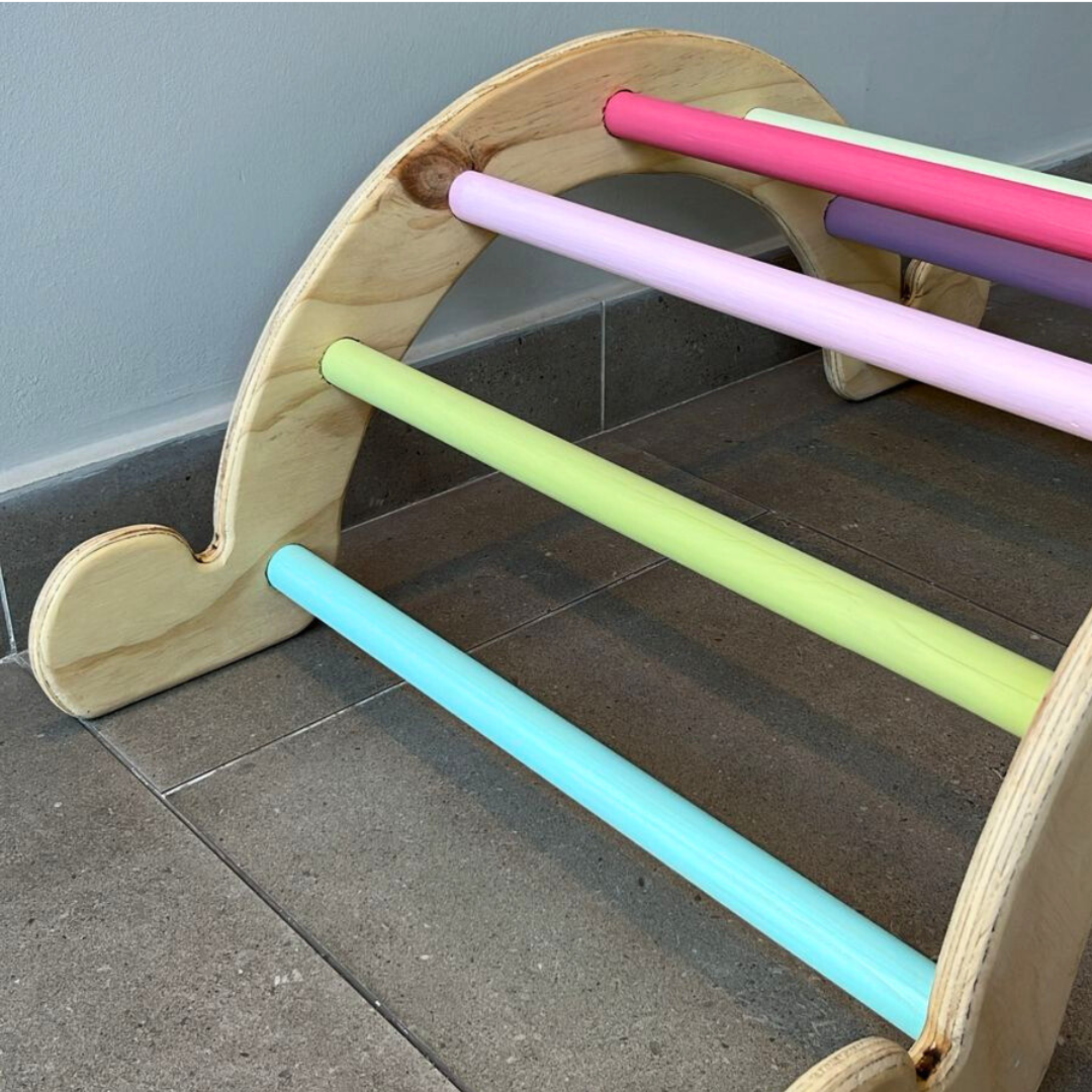 🌈 Arco Pikler Montessori – Movimiento libre y equilibrio natural