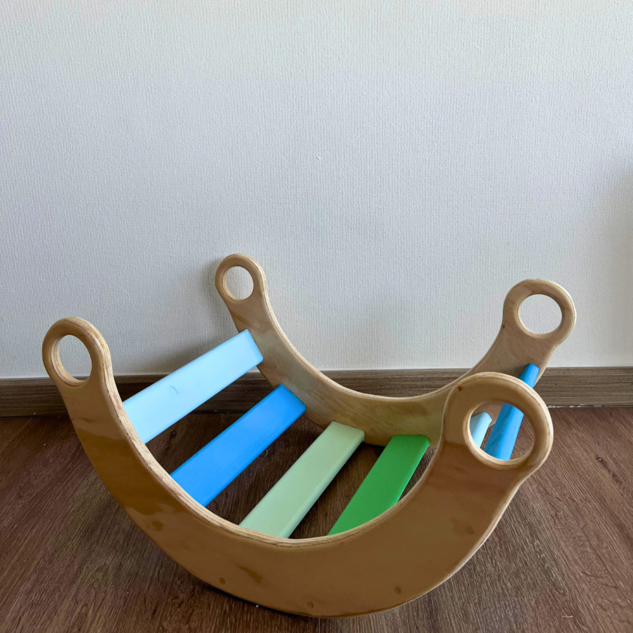 🌙 Balancín S Pikler Montessori – Movimiento libre en formato compacto